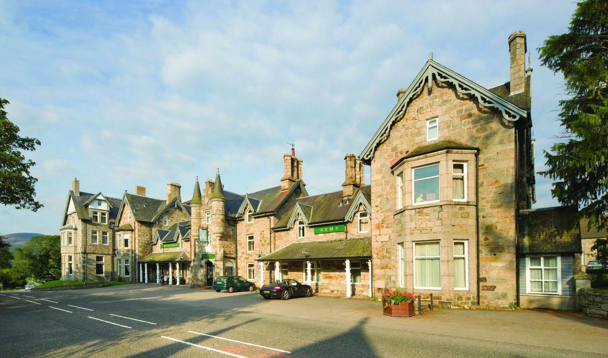 The Invercauld Arms Hotel Ballater Exterior photo